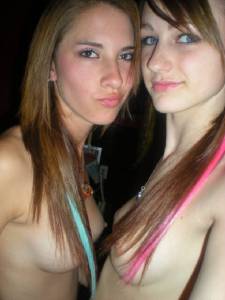 Lesbian Student Couple (42 foto)-a7f76g63zw.jpg