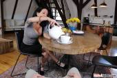 Veronica Avluv - Tea And Squirt Time With Mom -o7g0kniylu.jpg