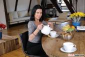 Veronica Avluv - Tea And Squirt Time With Mom -i7iw2ogq7s.jpg