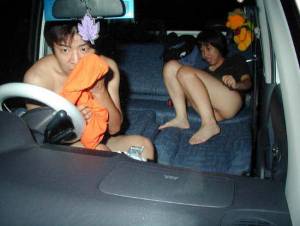Japanese Couples Caught Having Sex In Car [x143]s7f9b5o5ic.jpg