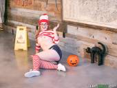 Cleo-Clementine-Trick-Or-Treat-Pussy-Teasing-t7gbrbvjj2.jpg