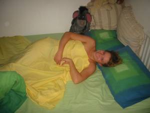 Hot Girl waking up in Bed [x14]a7fnkrkxu2.jpg