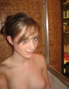 Bath babe and her self pics x11-d7fn9k9l5k.jpg