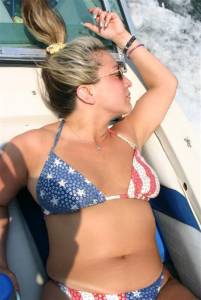 American-MILF-posing-on-a-boat-%28276-Pics%29-u7fuusw3cd.jpg