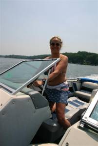 American MILF posing on a boat (276 Pics)-t7fuvb01hd.jpg
