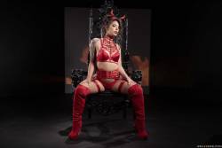 Gina-Valentina-The-Devil-Inside-163x-2465x1663-w7gf0sogva.jpg