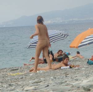 2 Sisters On Nude Beach-a7gir5tka2.jpg