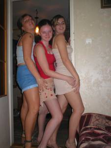 3 Russian Girls At Home [x29]-j7g1uvey7r.jpg