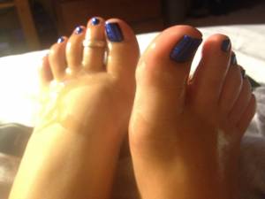 Amateur Girlfriend Feet Toes Soles Oil (34 Pics)-07g5i2buv4.jpg