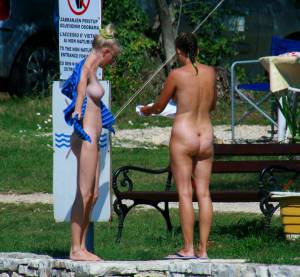 Nudist Blonde With Her Mom (125 Pics)-h7g5t2lsbi.jpg