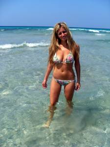 Blonde on vacation with her boy and sister (271 Pics)-z7g647q0qy.jpg
