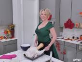 Dee Williams - Stuffing Her Thanksgiving Pussy -c73r7nuj6h.jpg