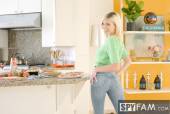 Kiara Cole - Stepsis Fucked In Kitchen On Thanksgiving -g74a8ic3h0.jpg
