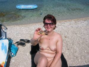 Nude beaches in Croatia [x293] PART 1-t7gmo1475v.jpg