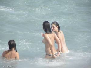 CDM-123-Three-Girls-Fun-at-the-Beach-of-Barcelona-Part-1-%5Bx457%5D-s7gpv8kkvz.jpg