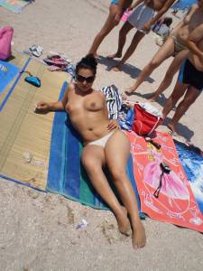 CDM 072 + CDM 073 Romanian Topless Girls on Vacation [x161]-c7gptr1nnq.jpg