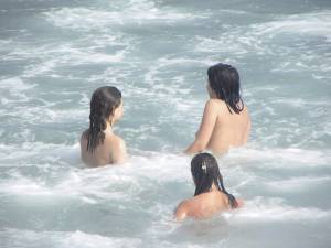 CDM 123 Three Girls Fun at the Beach of Barcelona Part 2 [x305]-p7gpwdc4mb.jpg