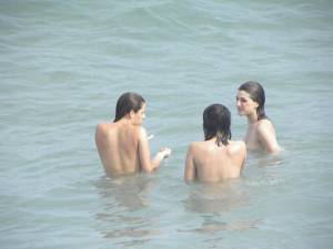 CDM-123-Three-Girls-Fun-at-the-Beach-of-Barcelona-Part-1-%5Bx457%5D-j7gpv6q5vb.jpg