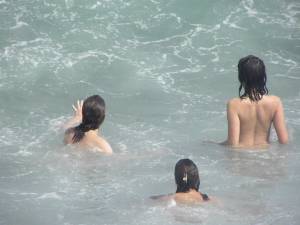CDM-123-Three-Girls-Fun-at-the-Beach-of-Barcelona-Part-2-%5Bx305%5D-a7gpwdvkat.jpg