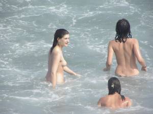 CDM 123 Three Girls Fun at the Beach of Barcelona Part 2 [x305]-g7gpwd80oj.jpg