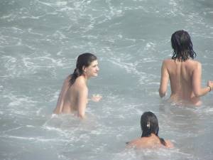 CDM 123 Three Girls Fun at the Beach of Barcelona Part 2 [x305]-s7gpwdm5s4.jpg