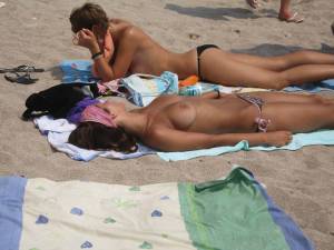 CDM 072 + CDM 073 Romanian Topless Girls on Vacation [x161]n7gptokj14.jpg