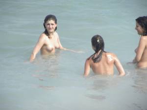 CDM-123-Three-Girls-Fun-at-the-Beach-of-Barcelona-Part-2-%5Bx305%5D-07gpvwayiq.jpg