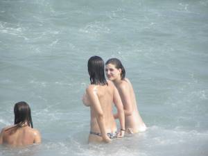 CDM 123 Three Girls Fun at the Beach of Barcelona Part 1 [x457]-l7gpv8o1uh.jpg