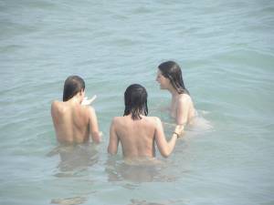 CDM 123 Three Girls Fun at the Beach of Barcelona Part 1 [x457]-27gpv69yec.jpg