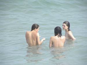 CDM-123-Three-Girls-Fun-at-the-Beach-of-Barcelona-Part-1-%5Bx457%5D-t7gpv6rilf.jpg
