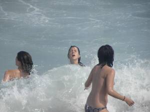 CDM 123 Three Girls Fun at the Beach of Barcelona Part 2 [x305]-t7gpvv12b3.jpg