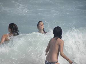 CDM 123 Three Girls Fun at the Beach of Barcelona Part 2 [x305]-u7gpvv0r7h.jpg