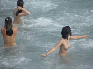 CDM-123-Three-Girls-Fun-at-the-Beach-of-Barcelona-Part-1-%5Bx457%5D-47gpvmfo6v.jpg