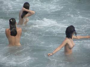 CDM 123 Three Girls Fun at the Beach of Barcelona Part 1 [x457]-67gpvmdvoa.jpg