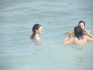 CDM 123 Three Girls Fun at the Beach of Barcelona Part 1 [x457]-37gpvp00gg.jpg