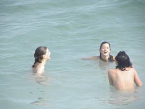 CDM 123 Three Girls Fun at the Beach of Barcelona Part 1 [x457]-i7gpvpsdv0.jpg
