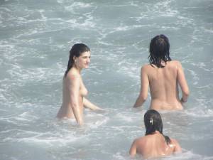 CDM 123 Three Girls Fun at the Beach of Barcelona Part 2 [x305]-v7gpwd5cgx.jpg