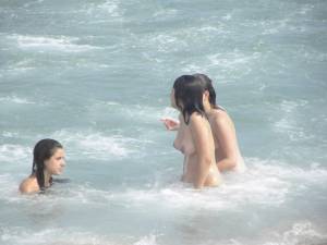 CDM-123-Three-Girls-Fun-at-the-Beach-of-Barcelona-Part-1-%5Bx457%5D-q7gpv8ime5.jpg