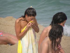 CDM-123-Three-Girls-Fun-at-the-Beach-of-Barcelona-Part-2-%5Bx305%5D-z7gpwfuqyn.jpg
