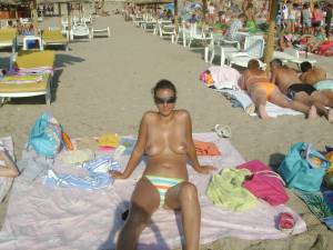 CDM 072 + CDM 073 Romanian Topless Girls on Vacation [x161]-t7gptn3nnm.jpg