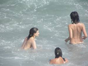CDM 123 Three Girls Fun at the Beach of Barcelona Part 2 [x305]-g7gpwdpmt4.jpg