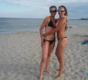 CDM 072 + CDM 073 Romanian Topless Girls on Vacation [x161]-e7gptovjwn.jpg