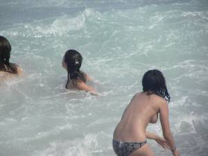 CDM-123-Three-Girls-Fun-at-the-Beach-of-Barcelona-Part-2-%5Bx305%5D-s7gpvvaqa7.jpg