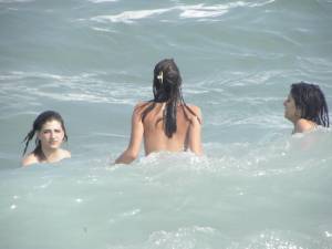 CDM 123 Three Girls Fun at the Beach of Barcelona Part 2 [x305]-h7gpvxdghq.jpg
