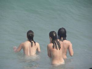 CDM 123 Three Girls Fun at the Beach of Barcelona Part 2 [x305]-u7gpwc5cjc.jpg