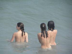 CDM 123 Three Girls Fun at the Beach of Barcelona Part 2 [x305]-k7gpwchhfo.jpg