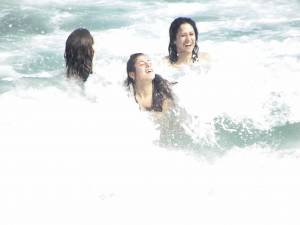 CDM 123 Three Girls Fun at the Beach of Barcelona Part 2 [x305]-c7gpwa1k1o.jpg
