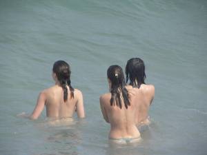 CDM 123 Three Girls Fun at the Beach of Barcelona Part 2 [x305]-d7gpwc1yj5.jpg