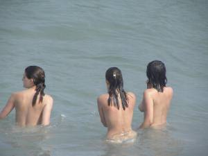 CDM 123 Three Girls Fun at the Beach of Barcelona Part 2 [x305]-o7gpwbxaie.jpg
