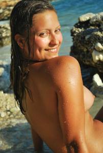 CDM-086-Topless-Redhead-Girl-on-Vacation-in-Croatia-Part-1-2-%5Bx317%5D-77gqafpypf.jpg